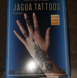 Henna tattoos with free hand tattoos